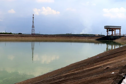 Một góc hồ thủy điện Trị An.