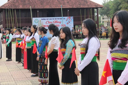 Học sinh Trường trung học phổ thông dân tộc nội trú Ngọc Lặc trong ngày khai giảng năm học mới.