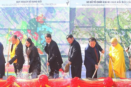 Lễ khởi công xây dựng công trình Đền thờ liệt sĩ tại Khu lịch sử-văn hóa đèo Phạ Đin.