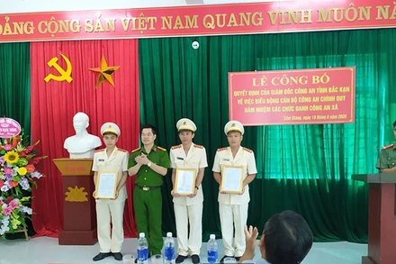 Công bố Quyết định thành lập Công an xã Cẩm Giàng năm 2020.