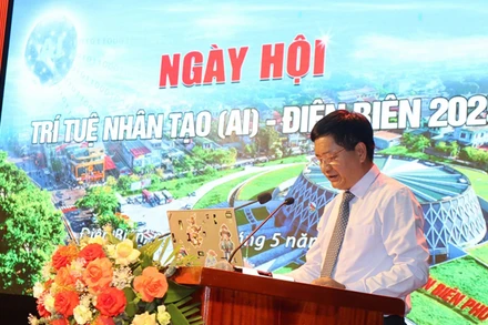 Ông Lê Thành Đô, Phó Bí thư Tỉnh ủy, Chủ tịch Ủy ban nhân dân tỉnh Điện Biên đã phát động “Chiến dịch Điện Biên Phủ-Hành trình phủ AI” và phong trào “Bình dân học vụ số” tại sự kiện.