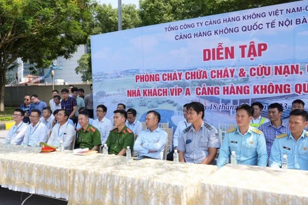 Cảng Hàng không quốc tế Nội Bài tổ chức diễn tập phòng cháy chữa cháy và cứu nạn, cứu hộ năm 2023 tại khu vực Nhà khách VIP A với sự phối hợp của nhiều lực lượng.