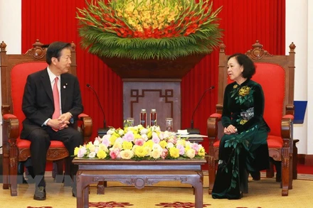 Thường trực Ban Bí thư Trương Thị Mai tiếp Chủ tịch Đảng Công minh Nhật Bản Yamaguchi Natsuo. (Ảnh: Phương Hoa/TTXVN)