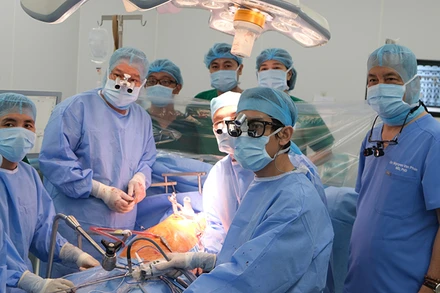 Kỹ thuật mới được thực hiện bởi kíp mổ của Bệnh viện Quân y 175 phối hợp cùng các chuyên gia.