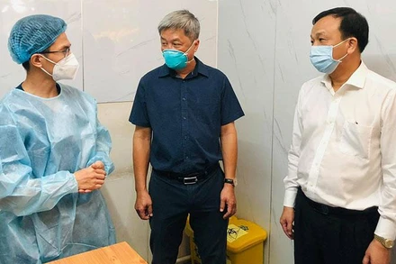 Lãnh đạo Bộ Y tế trong một lần kiểm tra tại Bệnh viện Đa khoa Đồng Nai.