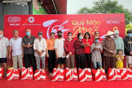 Central Retail tặng gần 5.000 phần quà Tết cho người có hoàn cảnh khó khăn 