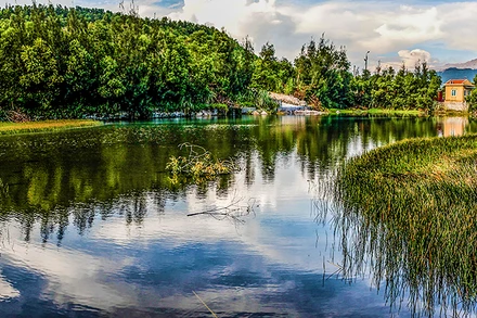 Một góc hồ điều hòa chân bãi thải Nam Đèo Nai.