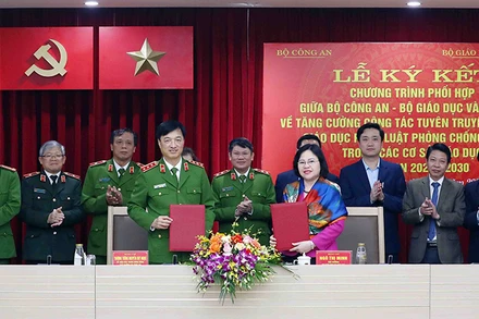 Ký kết chương trình phối hợp tuyên truyền, giáo dục phòng, chống ma túy trong các cơ sở giáo dục, giai đoạn 2024-2030.