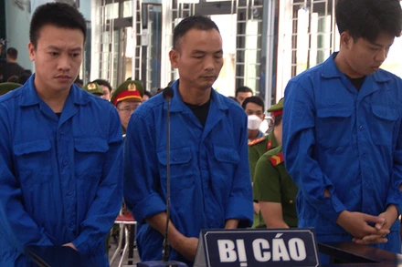 Các bị cáo tại phiên tòa.