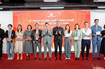Thiên Khôi Group tổ chức Lễ trao Chứng chỉ hành nghề môi giới bất động sản.