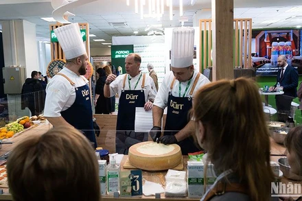 Một thương hiệu sản phẩm từ sữa tại triển lãm. (Ảnh: Thanh Thể)