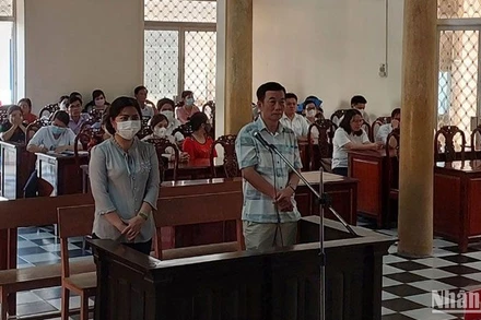 Hai bị cáo lãnh án tù.