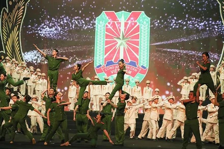 Chương trình được kết nối bởi nhiều trường đoạn được dàn dựng công phu. (Ảnh: QUANG VINH)