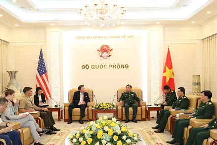 Quang cảnh buổi làm việc.