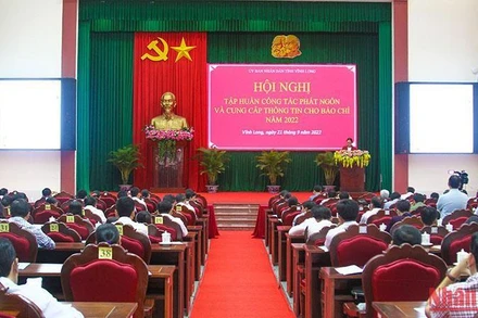 Hơn 200 người phát ngôn tỉnh Vĩnh Long tham dự hội nghị. (Ảnh: BÁ DŨNG)