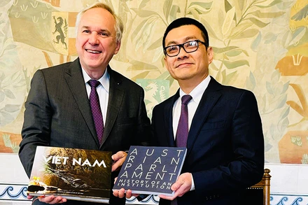 Đại sứ Vũ Lê Thái Hoàng và Chủ tịch Hội đồng quốc gia Áo Walter Rosenkranz. (Nguồn: Đại sứ quán Việt Nam tại Áo)