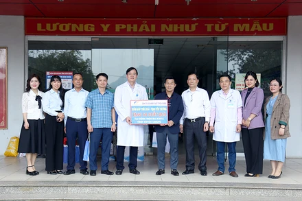 58 suất quà được tặng cho bệnh nhân đang điều trị tại Bệnh viện Đa khoa tỉnh Tuyên Quang.