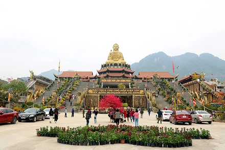 Thiền viện Trúc Lâm Chính pháp Tuyên Quang thu hút du khách thập phương đến vãn cảnh, chiêm bái dịp đầu năm.