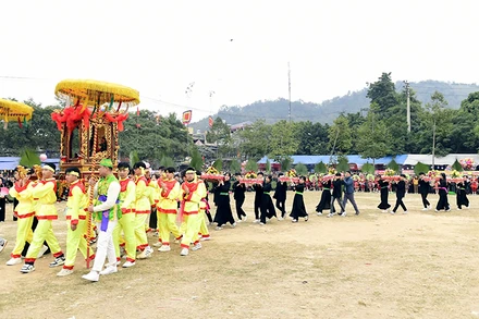 Nghi lễ rước 9 mâm Tồng.