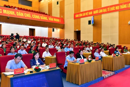  Các đại biểu dự kỳ họp.