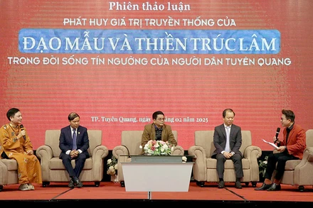 Các đại biểu thảo luận tại tọa đàm.