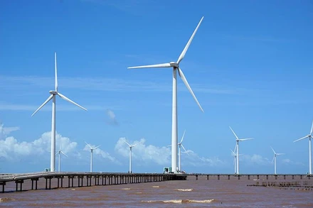 Khai thác nguồn năng lượng tái tạo để phục vụ phát triển kinh tế-xã hội của đất nước. Trong ảnh: Phát triển điện gió tại Bạc Liêu. (Ảnh NHẬT HỒ)