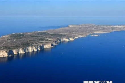Đảo Lampedusa của Italia, điểm đến của những người di cư trong những năm gần đây. (Ảnh: AFP/TTXVN)