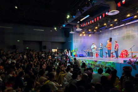 [Ảnh] Kiều bào tại Pháp chung vui Tết Trung thu