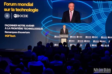 Tổng Thư ký OECD Mathias Cormann phát biểu trong khuôn khổ Diễn đàn Toàn cầu về công nghệ tổ chức ngày 6/6 tại thủ đô Paris. (Ảnh: MINH DUY)