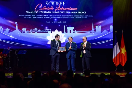 [Ảnh] "Đêm Văn hóa Việt Nam" tôn vinh bản sắc Việt và quan hệ gắn bó Việt Nam-Pháp