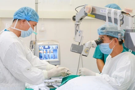 Chương trình áp dụng kỹ thuật mổ mắt Phaco hiện đại và dùng thủy tinh thể mềm nên các bệnh nhân không bị đau, có thể tháo băng sau vài tiếng.