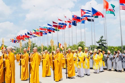 Lễ cung đón Xá lợi Đức Phật Thích Ca Mâu Ni đến Việt Nam. (Ảnh THẾ ANH)