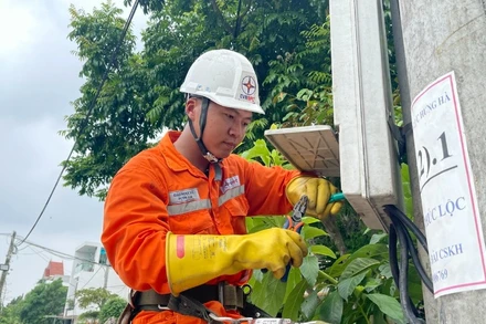 Bảo đảm cung ứng điện an toàn dịp lễ 30/4-1/5. (Ảnh: KIM DUNG)