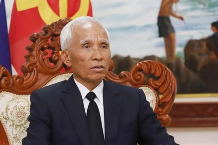 Trưởng Ban Tuyên huấn Trung ương Đảng Nhân dân cách mạng Lào Khamphanh Pheuiyavong trả lời phỏng vấn. (Ảnh: TTXVN)