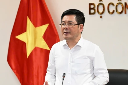 Bộ trưởng Công thương Nguyễn Hồng Diên phát biểu chỉ đạo tại cuộc họp. (Ảnh: KIM DUNG) 