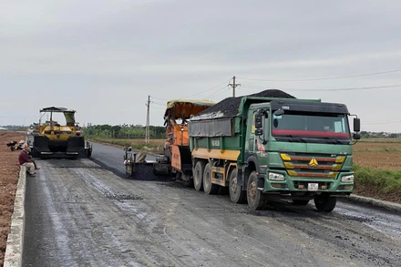 Tỉnh Nam Định đã và đang xúc tiến đầu tư xây dựng các công trình giao thông trọng điểm để tăng kết nối, tạo động lực phát triển kinh tế-xã hội.