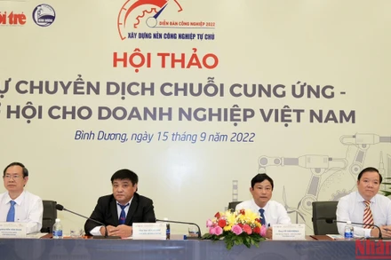 Lãnh đạo các đơn vị tổ chức chủ trì hội thảo.
