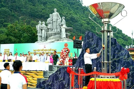 Ngọn lửa đại hội được thắp sáng tại Quảng trường 26/3 thành phố Hà Giang.