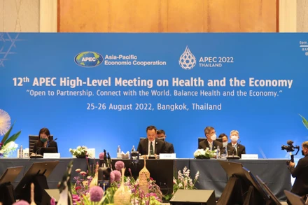 Phó Thủ tướng kiêm Bộ trưởng Y tế Thái Lan Anutin Charnvirakul phát biểu khai mạc hội nghị.