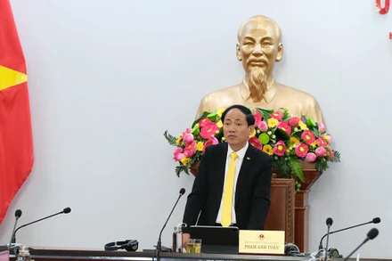 Chủ tịch Ủy ban nhân dân tỉnh Bình Định Phạm Anh Tuấn phát biểu ý kiến tại hội nghị.