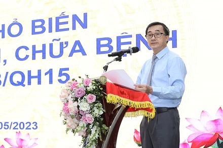 GS, TS Trần Văn Thuấn, Thứ trưởng Y tế, Phó chủ tịch Hội đồng Y khoa Quốc gia phát biểu tại hội nghị.