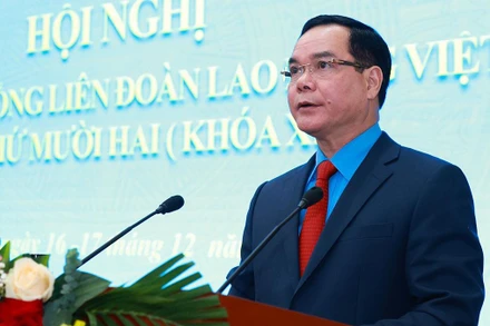 Chủ tịch Tổng Liên đoàn Lao động Việt Nam Nguyễn Đình Khang phát biểu khai mạc hội nghị.