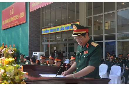 Thượng tướng Vũ Hải Sản, Ủy viên Trung ương Đảng, Thứ trưởng Quốc phòng phát biểu ý kiến tại buổi lễ.