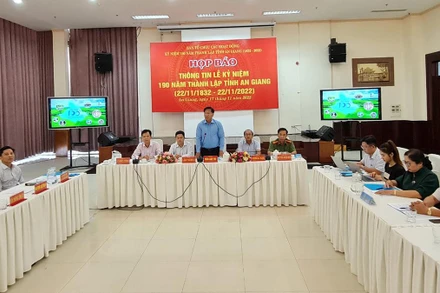 Quang cảnh họp báo.