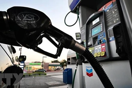 Một trạm xăng ở Los Angeles, California, Mỹ. (Ảnh: AFP/TTXVN)