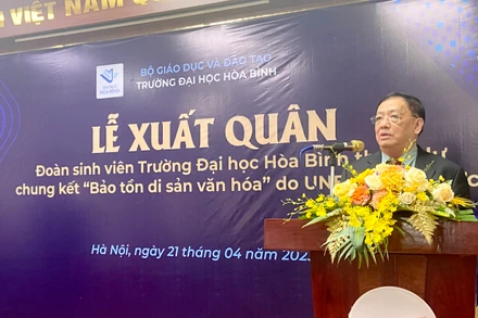 PGS, TS Tô Ngọc Hưng phát biểu tại lễ xuất quân.