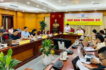 Quang cảnh buổi họp báo.