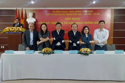 Các đơn vị Khối thi đua các bộ, ngành khoa học-văn hóa-xã hội ký kết giao ước thi đua năm 2023.