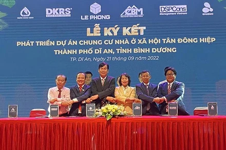 Ký kết hợp tác phát triển dự án chung cư nhà ở xã hội Tân Đông Hiệp tại thành phố Dĩ An, tỉnh Bình Dương.