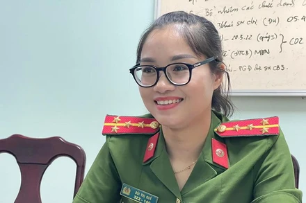 Đại úy Bùi Thị Quế.